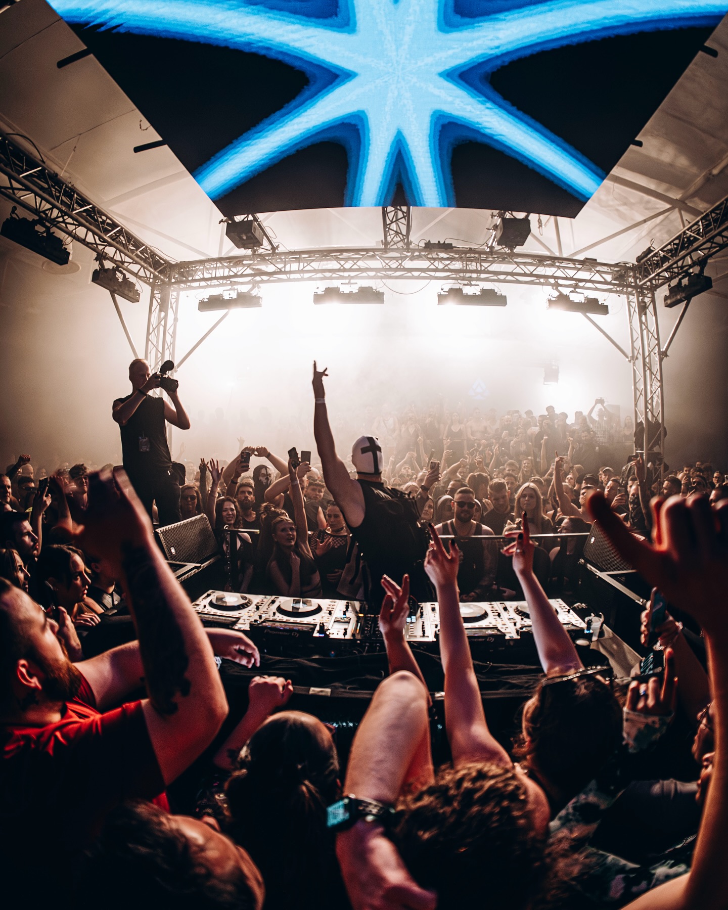 HOLY PRIEST X RAVE WITH US