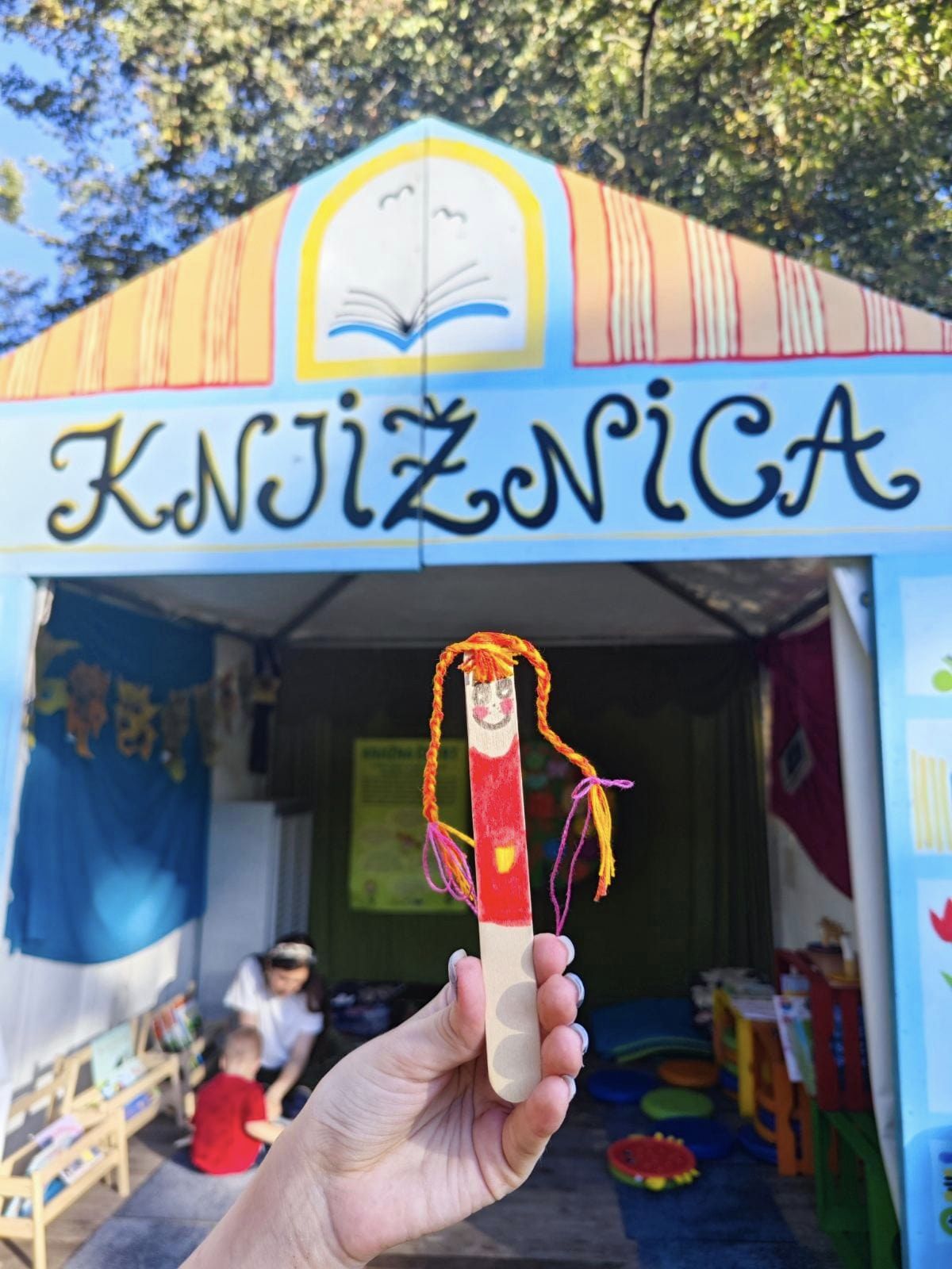 Pikina knjižnica na otroškem igrišču