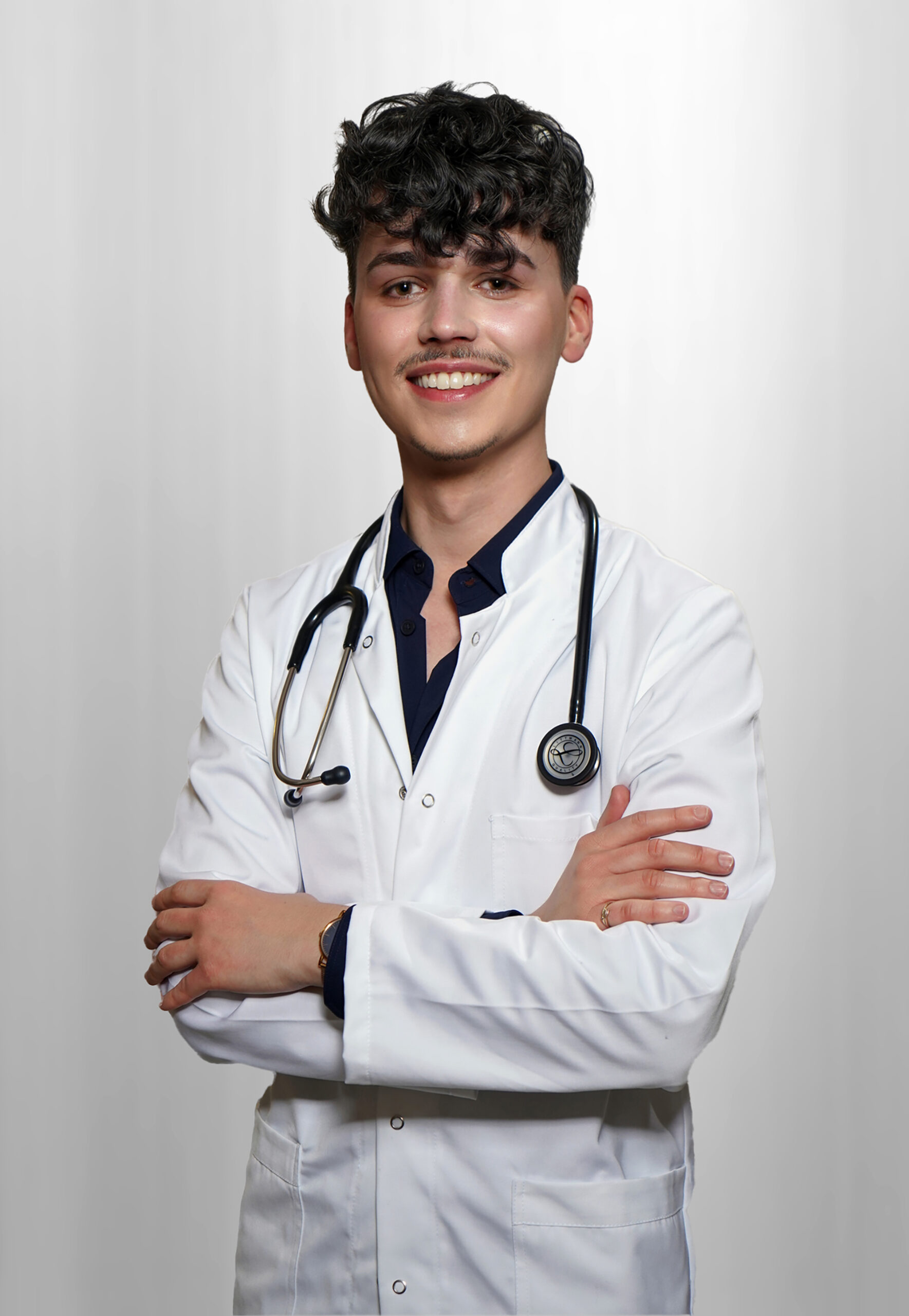 Zakaj je vitamin D tako pomemben za naše zdravje? Kako ga dobimo, koliko ga potrebujemo in kaj se zgodi, če ga primanjkuje?