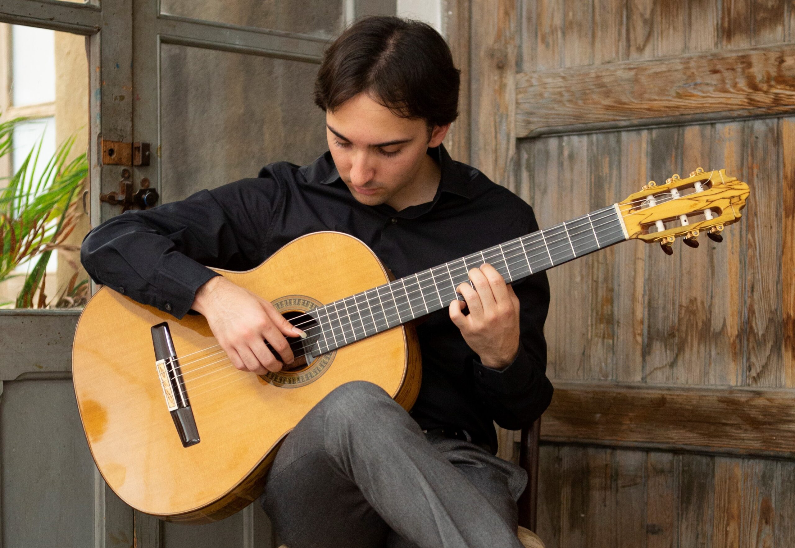 Luis Alejandro García, kitara