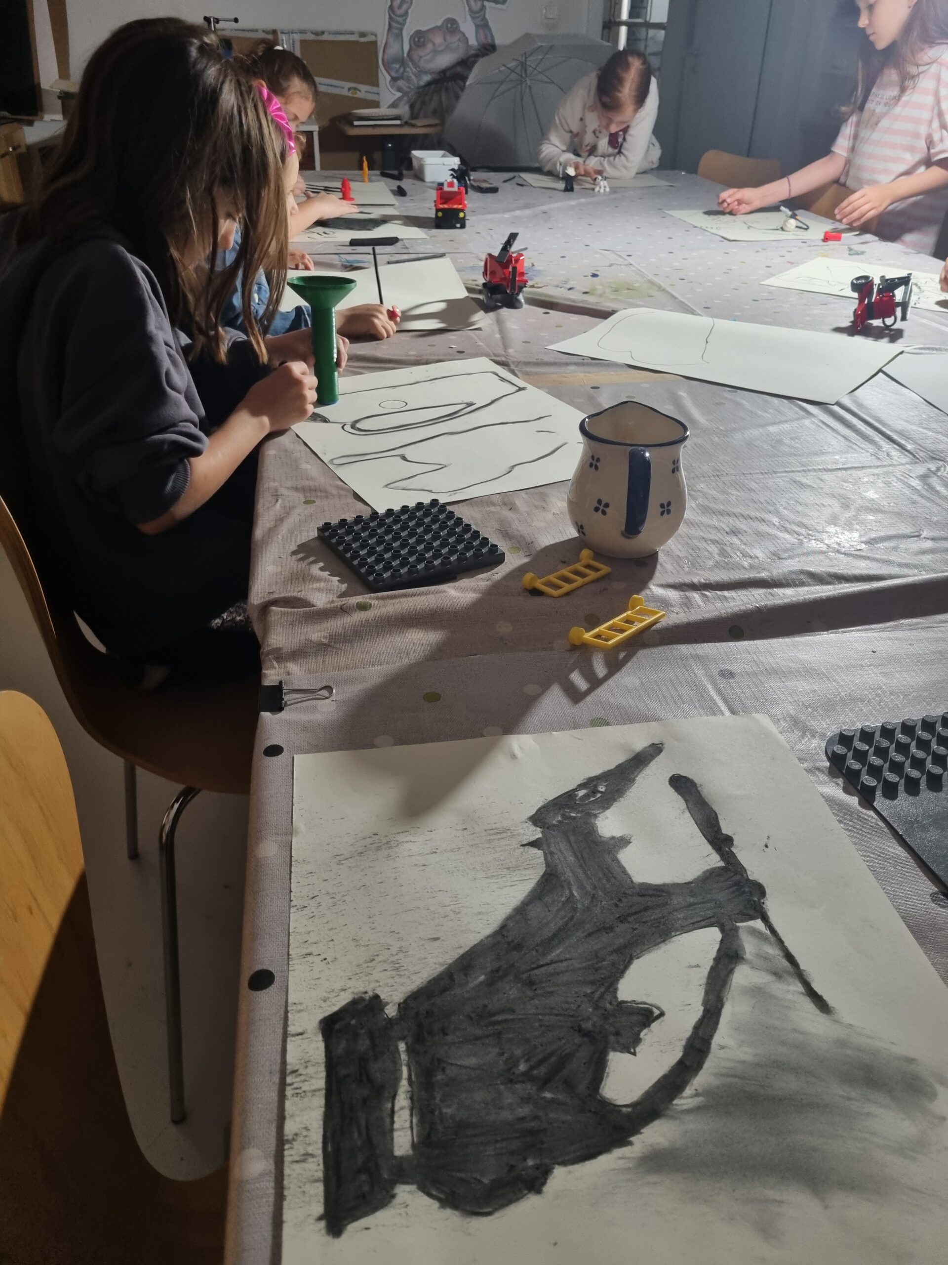 Zimska likovna delavnica v Galeriji Velenje – Igra svetlobe in sence