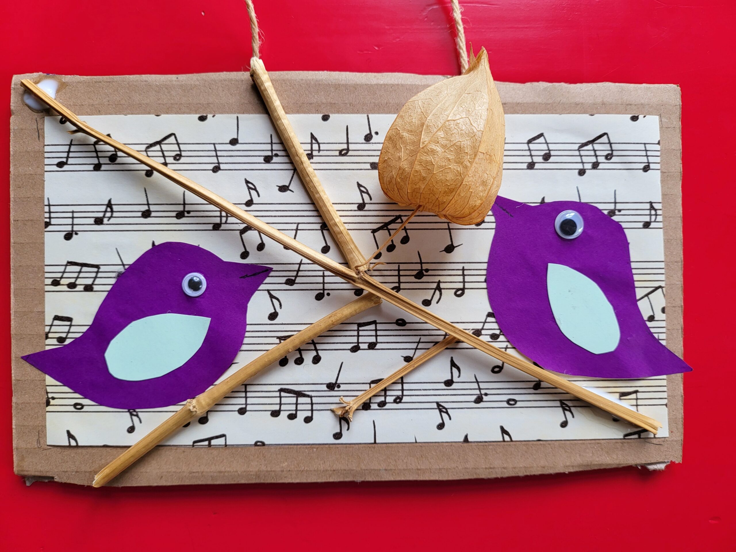 Mladi muzealci: Če se igrajo v sušcu mušice, v aprilu vzemi rokavice