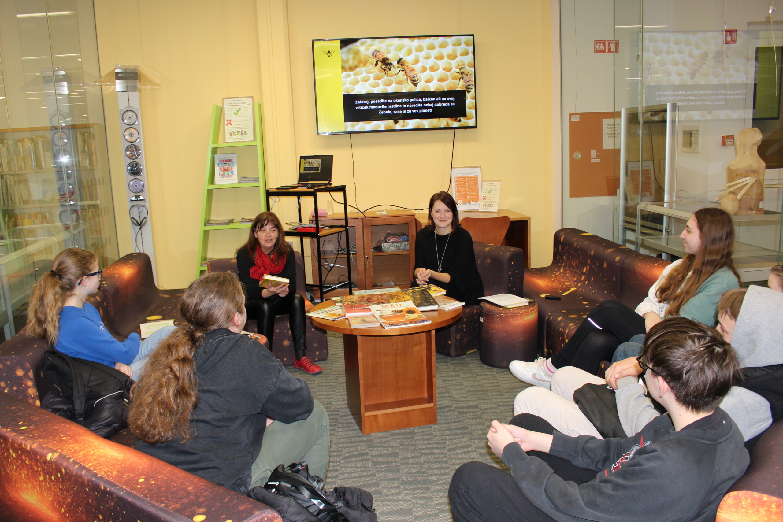 25 let Cool knjige = 25 let cool zgodb